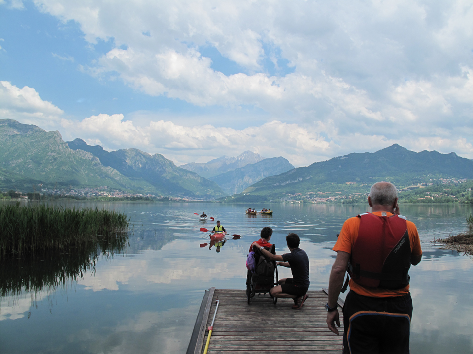 IN CANOA SUL LAGO